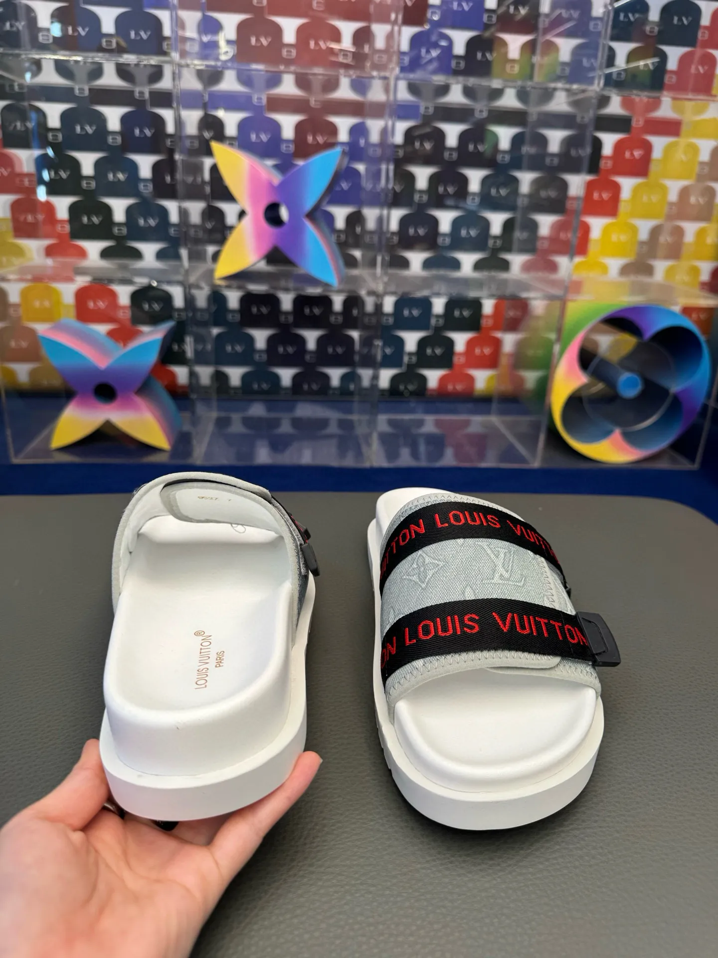 [L Home] P: 340💰Size: 38-45 Top purchasing lv men's summer slippers, classic presbyopia with soft real leather lining, unique color splicing effect, distinctive personality, fashionable and trendy essential style, light and comfortable. Lightweight and tough rubber insole, micro ridged foam outsole, super comfortable!